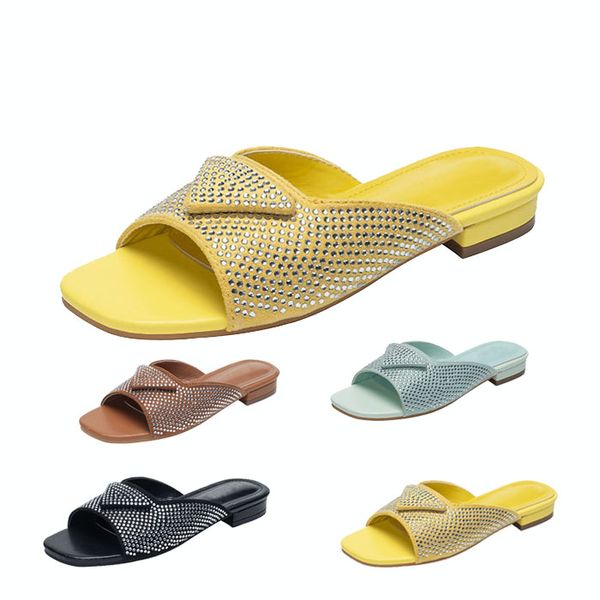 Neue Designer-Hausschuhe, Polyester, Kristall, flach, quadratischer Kopf, modische Flip-Flops, Lippers-Sandalen für Damen, Gelb. Das einfache Slip-on-Design macht diese flachen Schuhe zu einem Must-have für den Sommer