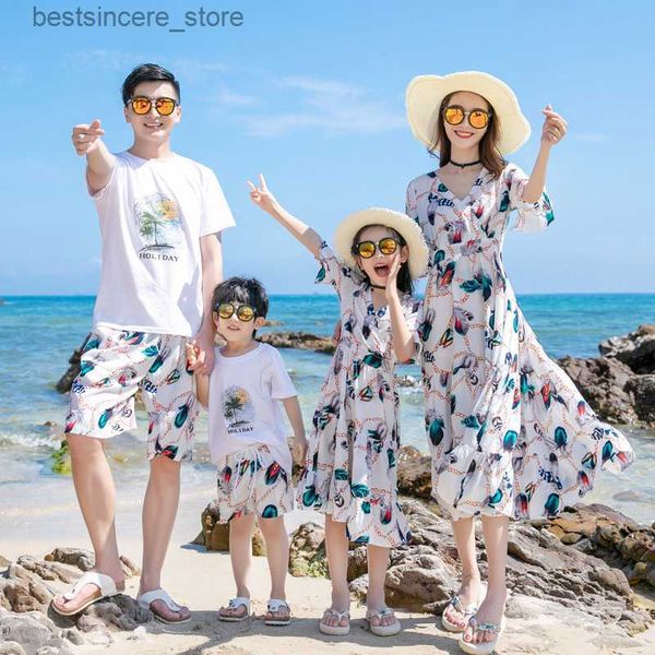 Abiti estivi per la famiglia Abiti per madre e figlia Abito in chiffon con stampa di piume Padre-figlio T-shirt morbida Pantaloncini Abito genitore-figlio L230522