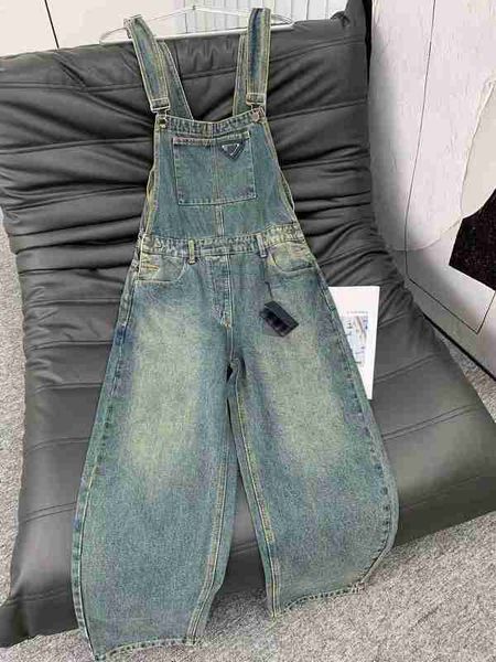 Damen Jumpsuits Strampler Designer 23 Frühling/Sommer Mode Brief Dreieck Logo Hohe Taille Weites Bein gewaschene Denim Trägerhose J4RB