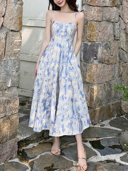 Повседневные платья Франция Элегантное платье с цветочным принтом Женское синее винтажное корейское вечернее платье миди с открытой спиной Пляжное платье на бретельках Лето 2023