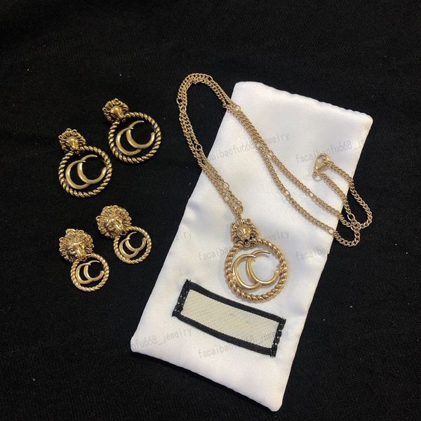 Orecchini con collana in oro, gioielli firmati, materiale in ottone, doppio set di moda con elementi classici dell'alfabeto e del leone, invia agli amici di famiglia, agli amanti o a te stesso il miglior regalo