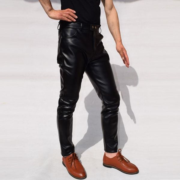 Pantaloni da uomo Primavera Autunno Moto Ecopelle Pantaloni Casual da uomo Piedini in PU per la moda Slim aderente Pantalon Homme