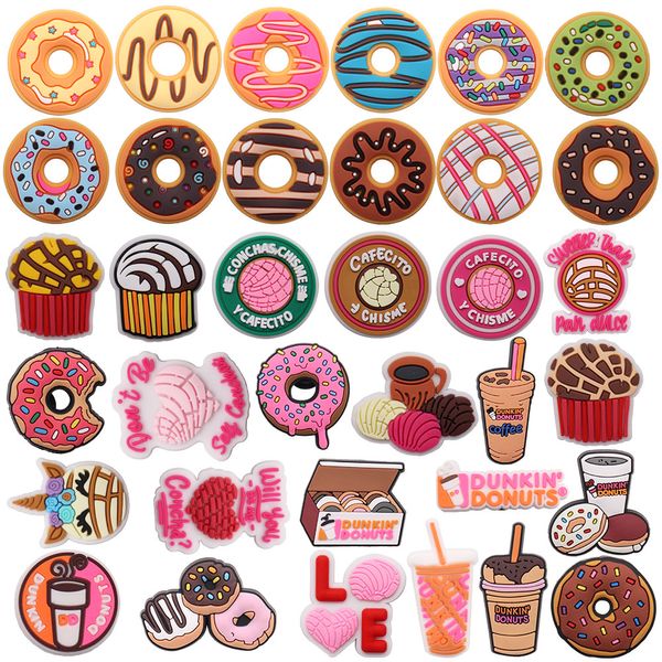 Großhandel 100 Stück PVC Essen Donuts Kaffee Keks Liebe Herz Cupcake Schuh Charms Mann Frau Schnalle Dekorationen für Armband Knopf Clog