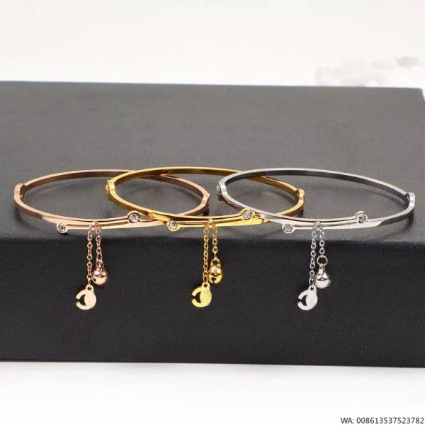 2023 Hot New Designer braccialetto di fascino braccialetto piccola campana per le donne gioielli ciondolo di lusso donna oro amore collegamenti bracciali ornamenti donna braccialetto bracciale catene