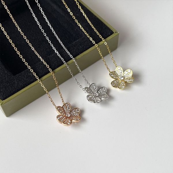 NEU 100 % 925er Sterlingsilber Frivoles-Anhänger-Halskette 3-blättriges Kleeblatt Luxusmarkenmotive Herz Liebesanhänger Gold Rosé-Kristall Diamant Mini-Blumen-Anhänger-Halsketten Van