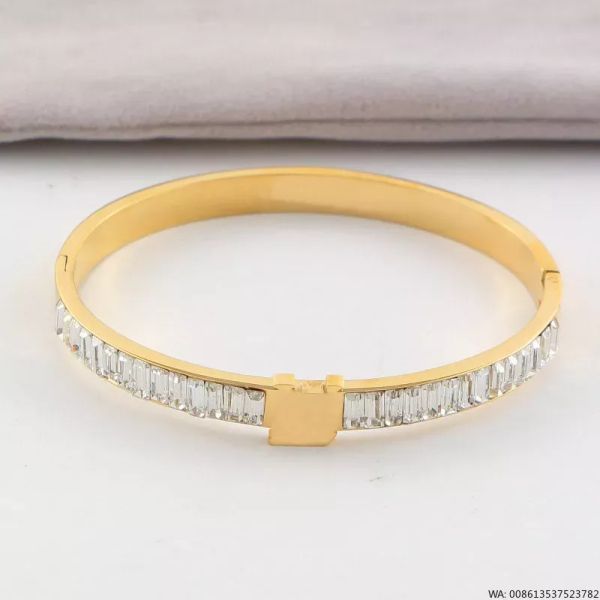 Vendita calda gioielli 2023 designer di lusso oro rosa argento diamante braccialetto lettera nera braccialetti in acciaio al titanio braccialetti amore vintage per le donne uomini gioielli all'ingrosso