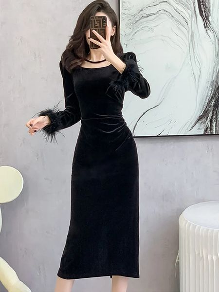 Vestidos informales básicos Nuevo otoño Mujer Elegante Cuello cuadrado negro Vestidos de fiesta elegantes Vestidos casuales de terciopelo de manga larga con pelo de avestruz Vestidos 2024