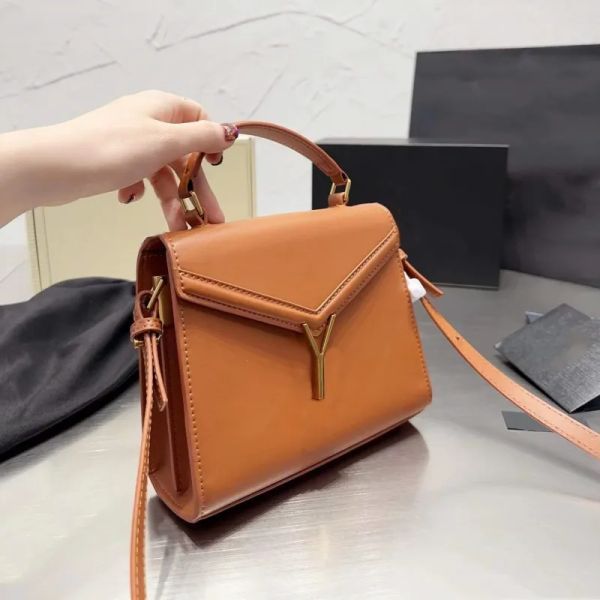 Kadın Mini Cassandra Omuz Çantaları Tasarımcı Çanta Çantası Crossbody Tote Çanta Düz Zarf Tavaları Deri Yüksek Kaliteli Butik Ürünler