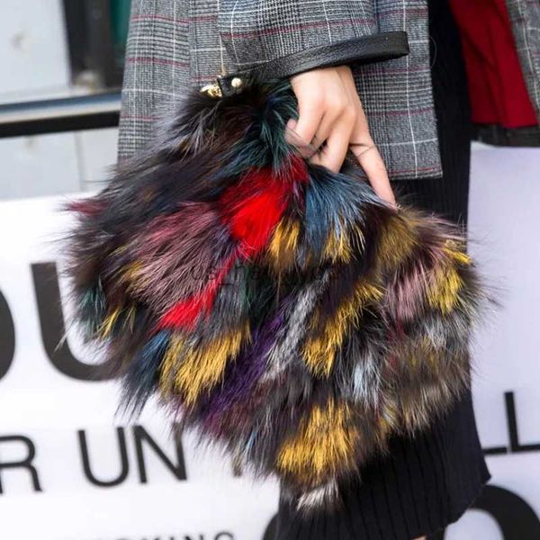 Borse invernali inverno Nuove borse per pellicce per pellicce per le spalle da donna femmina frizione di lussuosa frizione di alta qualità per borse per peluche caldi peluche caldi 240407