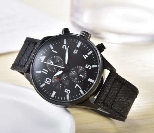 Lw Chronograph Роскошные часы Кварцевый черный циферблат Многофункциональный модный деловой спортивный календарь Силиконовый ремешок iwcs Мужские часы Топы с шестью стежками роскошные часы