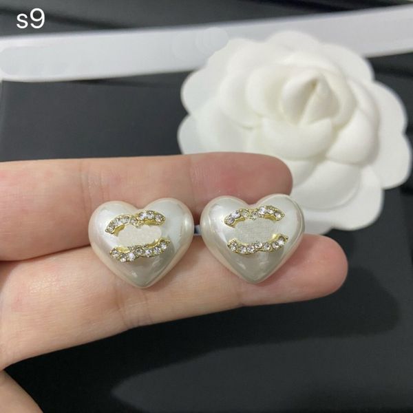 Orecchini pendenti a cuore con diamanti a forma di cuore Orecchini con lettere in nastro 925 Designer Gioielli di marca di lusso Orecchini regalo d'amore con logo corretto Orecchini da donna affascinanti