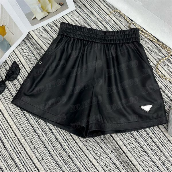 Calças curtas de couro pu para mulheres designer clássico metal crachá shorts menina senhora calça casual streetwear