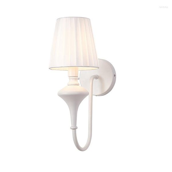 Lampada da parete Lampada da parete semplice in tessuto nordico a LED, soggiorno, camera da letto, comodino bianco in ferro battuto