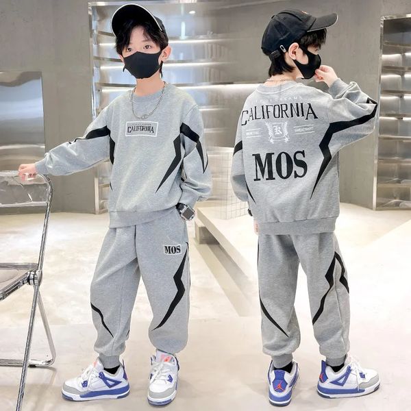 Conjuntos de roupas Meninos Contraste Alfabeto Relâmpago SweatshirtSweatpant Define Crianças Tracksuit Kids Outfits Jumper Pant Jogger Set para 5-15 anos 231005