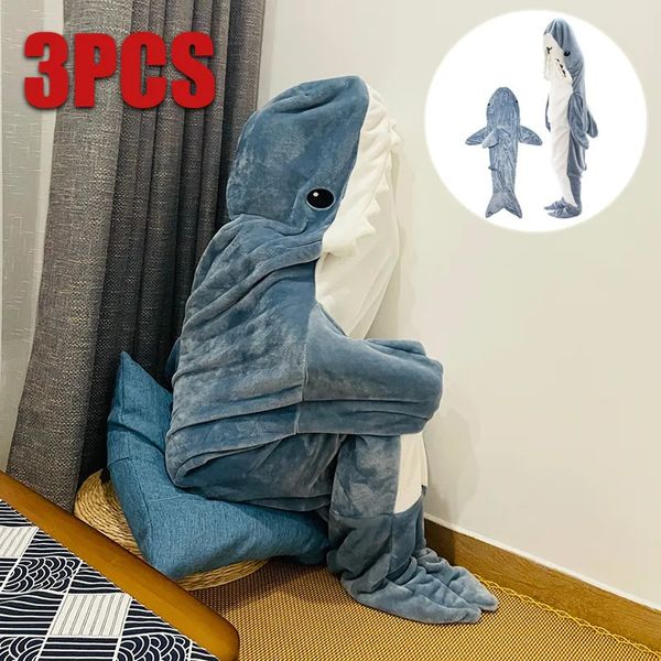 Coperte 3 pezzi Cartoon Shark Sacco a pelo Pigiama Ufficio Pisolino Indossabile Tutina allentata Coperta per bambini Adulto 230928