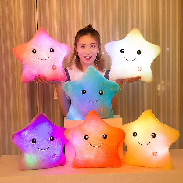 Parti Favor Luminous Yastık Yumuşak Dolgulu Peluş Oyuncak Parlayan Renkli Yıldızlar Yastık LED Hafif Oyuncakları Çocuklar İçin Hediye Parti Malzemeleri Q619