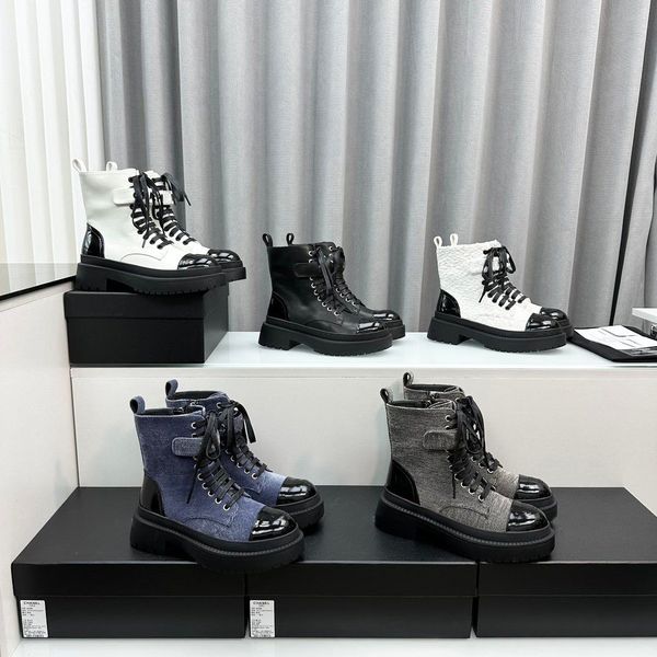 Botas de desenhista Botas de tornozelo Lace-up Redondo Toe Combate Botas de Couro Top Quality Ins Chunky Block Saltos Preto Branco Mulheres Planas Botas Martin de Luxo