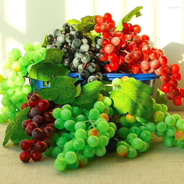 Fiori decorativi Frutta artificiale Grappoli d'uva in plastica Modello Pianta verde Soggiorno per interni Ufficio El Lampadario a sospensione per feste di nozze