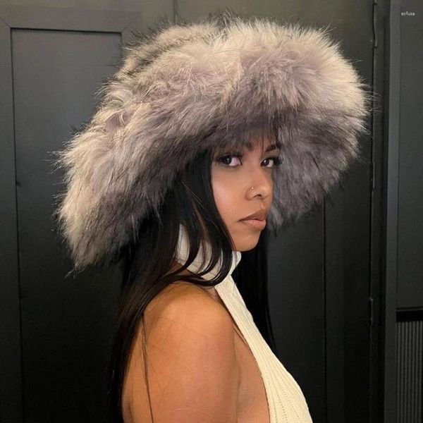 Berets Winter Warm Plüsch Eimer Hut Frauen Oversize Ohrenklappen Flauschigen Faux Pelz Hüte Mode Pelzigen Waschbären Baumwolle Einfarbig