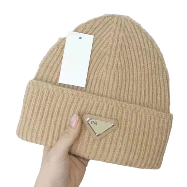 Cappelli lavorati a maglia di marca Triangolo caldo Logo Cappellini con teschio Cappello freddo Coppia Cappello da strada alla moda