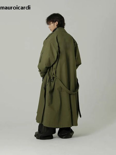 Erkek trençkotlar mauroicardi bahar sonbahar serin uzun ordu yeşil büyük boyutlu palto erkek kanatlar gevşek lüks tasarımcı giyim kargo ceket 2023 231005