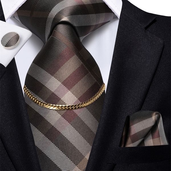 Papillon Hi Tie Marrone Plaid Affari Cravatta da uomo Seta Lusso Nickties Catena di moda Gemelli Hanky Set Design Regalo per uomo Matrimonio 231005