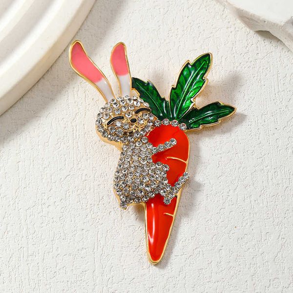 Spilla di lusso di design Simpatica spilla di coniglio carota con accessori per spille per giacca con strass Accessori per corpetto serie animali