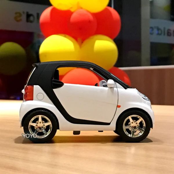 Modellino auto 1/32 Simulazione Auto Smart Lega Modello di auto Diecast in metallo Veicoli giocattolo Mini modello di auto Collezione di suoni e luci Giocattolo per bambini Regalo 231005