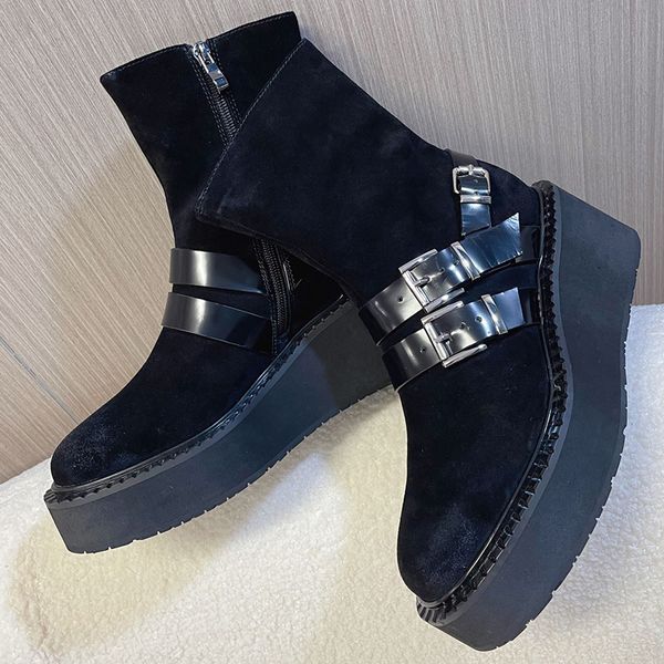 Outono inverno novas botas femininas famosa marca de designer couro genuíno botas de manga longa fivela de cinto de metal carta fundo grosso aumentar botas antiderrapantes botas femininas