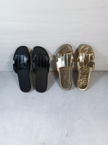 Sandales 2023 Summer Open Toe Black Gold Eel Skin Beach Pantoufles plates Femmes Vêtements d'extérieur