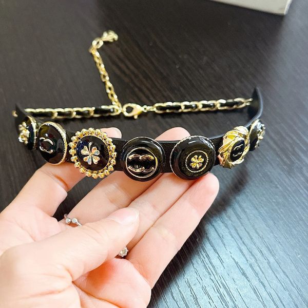 Designer-Frauen-Buchstaben-Choker-Halskette, Luxusmarke, kurze Kette, entworfen für Frauen-Halsschmuck, Retro-Design ist schwarze Gold-Halskette, neuer Geburtstagsgeschenk-Schmuck