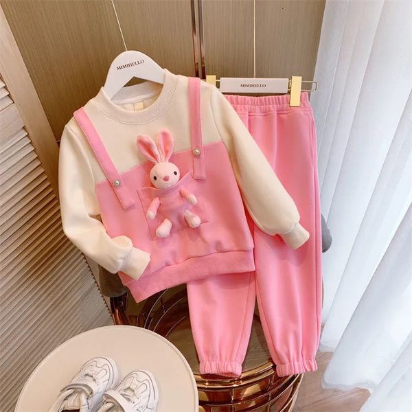 Комплекты одежды Осенние розовые детские костюмы для мальчиков и девочек Утолщенные пуловеры с капюшоном Топы Брюки Спортивные костюмы Свитера Костюмы с куклой-кроликом 230927