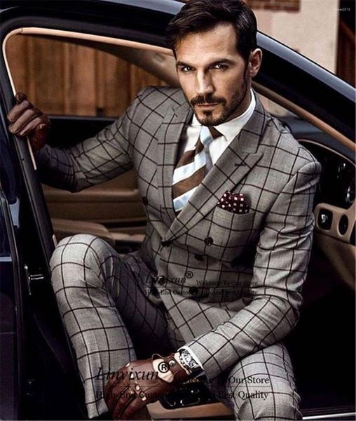 Abiti da uomo Formale Grigio Plaid Uomo Doppio Petto Matrimonio Sposo Smoking Uomo d'affari Prom Blazer 2 Pezzi Set Terno Masculino