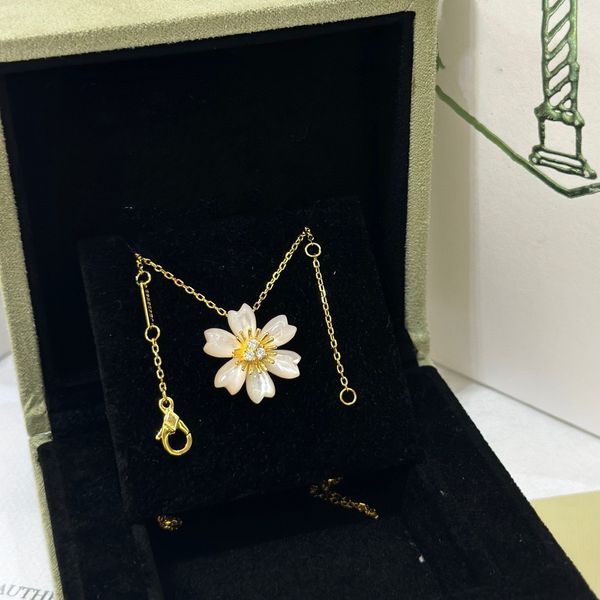 Подвесное ожерелье Медное винтаж с 18 -каратным золотом белой жемчужины из оболочки желто -белый цветочный очарование коротко цепное коля