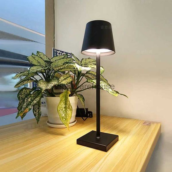 Masa lambaları Modern LED masa lambası Cafe Bar Şarj Edilebilir İskandinav Stili Metal Başucu Masa Lambası Dokunmasız Göz Koruma Yatak Odası Gece Lambası YQ231006