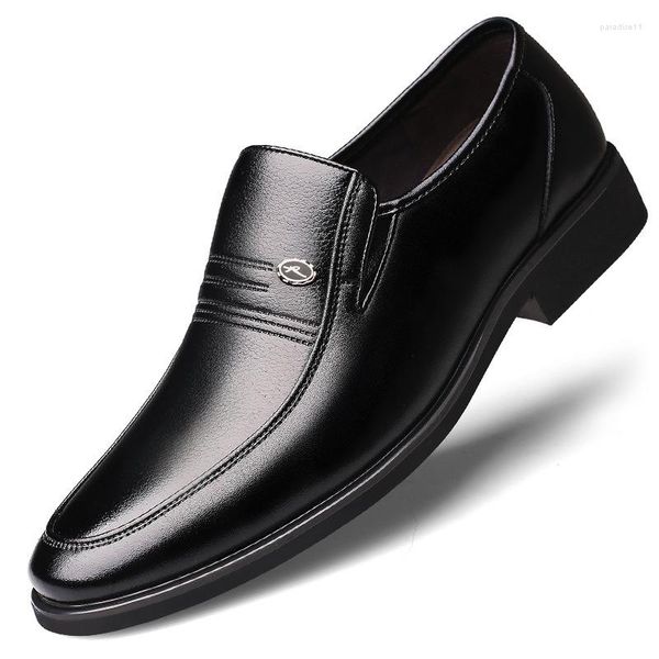 Sapatos de vestido 2023 Mens Moda Pointed Toe Business Casual Marrom Preto Couro Oxfords Zapatos de Hombre