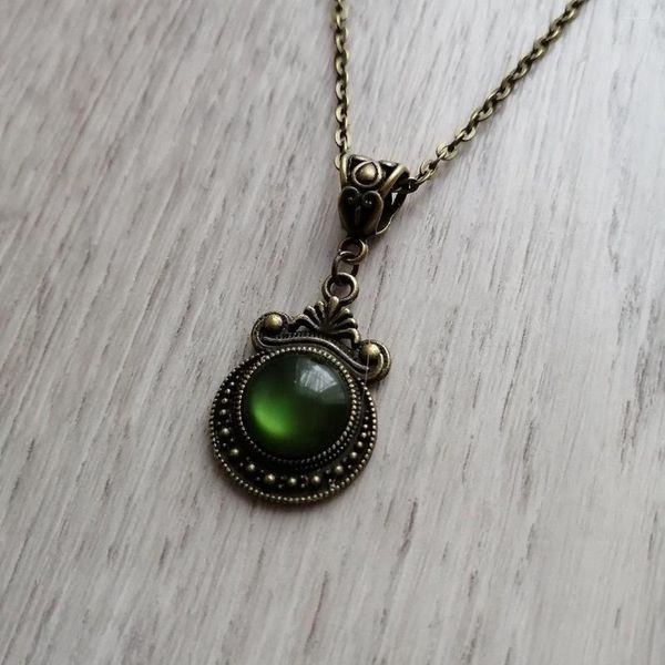 Collane con ciondolo Collana gotica vintage con luna verde per donne Venom Witch Mystery Accessorio per gioielli Regalo cammeo di moda