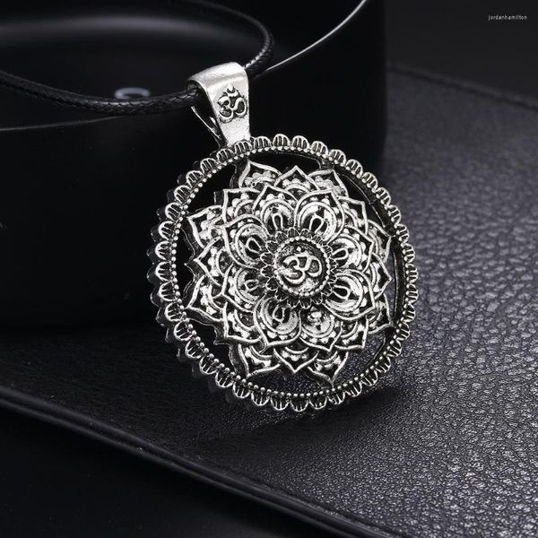 Collane con ciondolo Collana con mandala in metallo indù classico per uomini e donne, stile religioso, con amuleto di preghiera