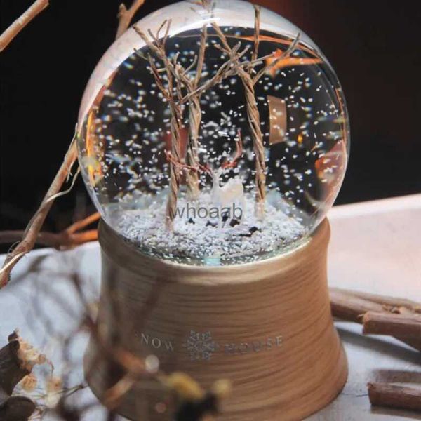 Suprimentos de brinquedos de Natal Caixa de música de neve Estatuetas Miniaturas Árvore de bola de cristal Decoração de casa de Natal Decoração de quarto de corda Interior Kaii Miniatura YQ231006