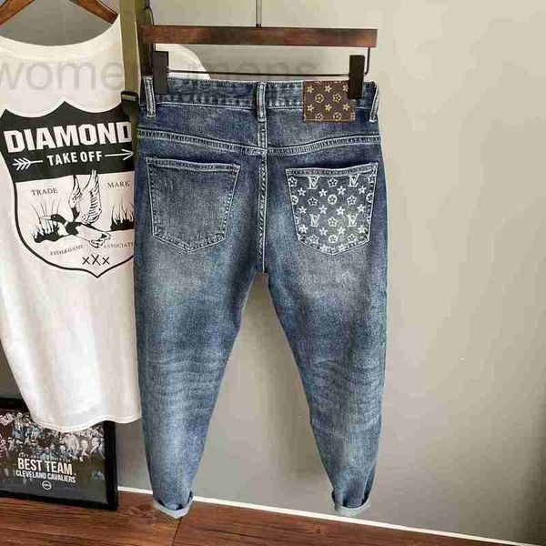 Erkekler Kot Tasarımcısı Erkekler için çok yönlü bahar ve yaz kırpılmış pantolon, üst düzey kaliteli denim erkek pantolon, konik ince fit, elastik küçük ayak moda 8S2N