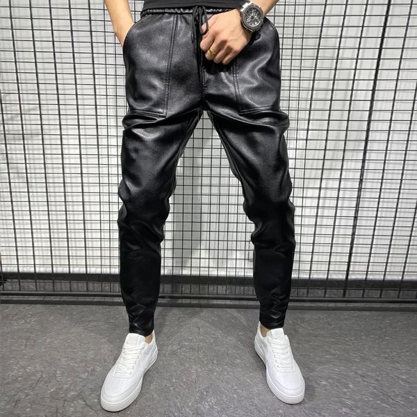 Pantaloni da uomo invernali spessi e caldi pantaloni in pelle PU Abbigliamento uomo Pantaloni semplici da moto casual antivento con tasca grande Nero Plus Size 231007