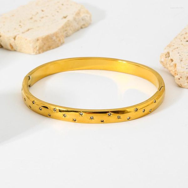 Bangle elegante 18k banhado a ouro aço inoxidável pedra de vidro pavimentada estrela fivela pulseira para mulheres jóias de textura dourada