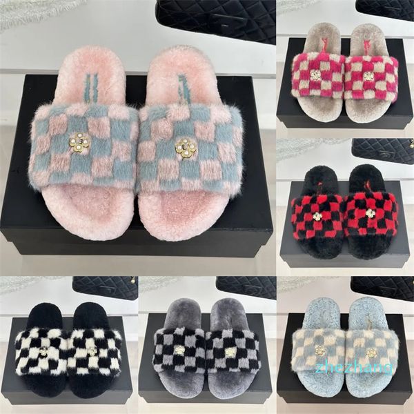 2023-Designer pelzige flauschige Kleeblatt Kamelie Fell Hausschuhe Damen Damen Luxus Karo karierte Sandalen Slides Winter Warm halten Plattform Flache Fuzzy Sandles