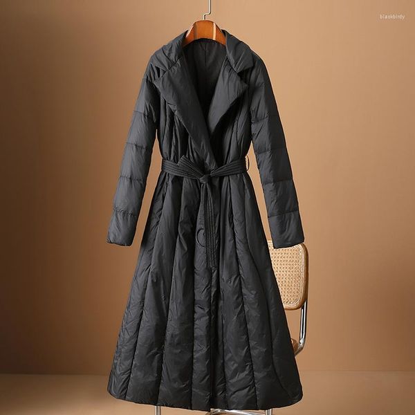 Cappotto da donna Trench verde militare lungo piumino d'anatra bianco per le donne in autunno e inverno 2023 stile europeo aderente aderente con spalline caldo