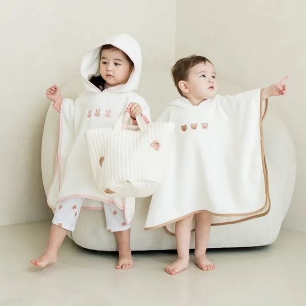 Toalhas Robes Dos Desenhos Animados Com Capuz Toalha de Bebê Toalha de Banho Do Bebê Robe de Algodão Baby Shower Baby Bathrobe Unissex Natação Toalhas de Praia 59 * 62 cm 231007