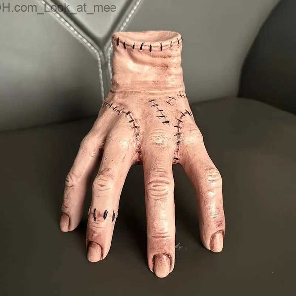 Maschere per feste Festa di Halloween Mercoledì Cosa Mano dalla mano di Addams Famiglia Cosplay Figurine Decorazioni per la casa Artigianato da tavolo Costume Prop Q231007