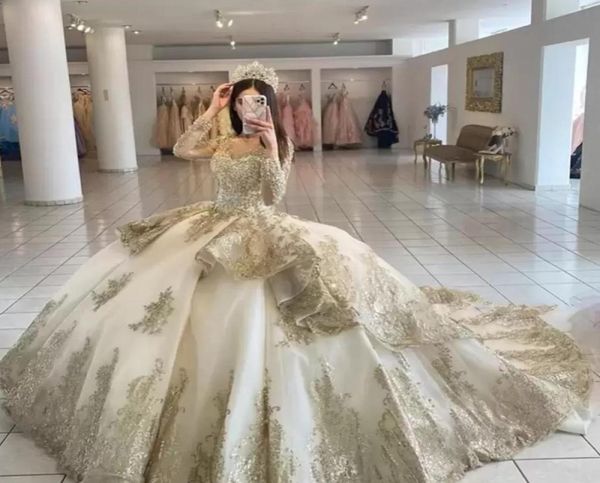 2022 Abiti Quinceanera con perline champagne Lace Up Appliqued Manica lunga Principessa Ball Gown Prom Party Wear Abito in maschera CG0017221858