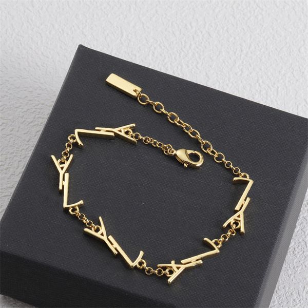 Designer -Armband für Frauen Luxus Goldene Buchstaben Charme Armbänder Unisex Trendy Gold Silber Armbänder Schmuck für Hochzeitsfeier Liebesgeschenke