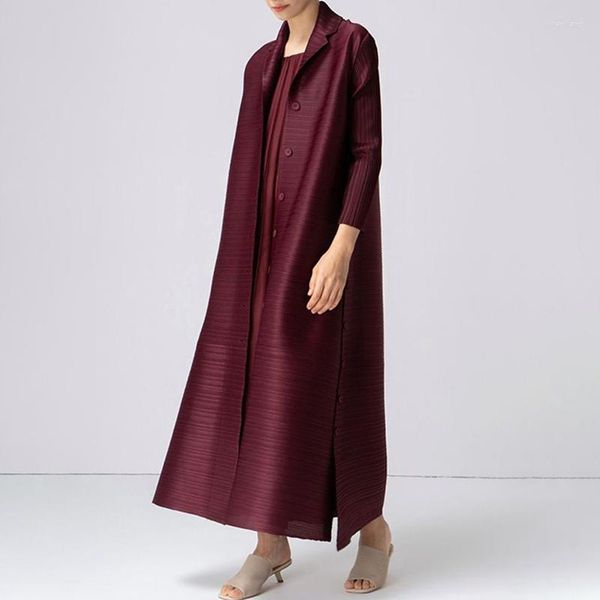 Trench da donna PlusSizeLong Maxi pieghettato triplo petto Cappotto manica intera risvolto Elegante signora di alta qualità 2023 Autunno Cardigant