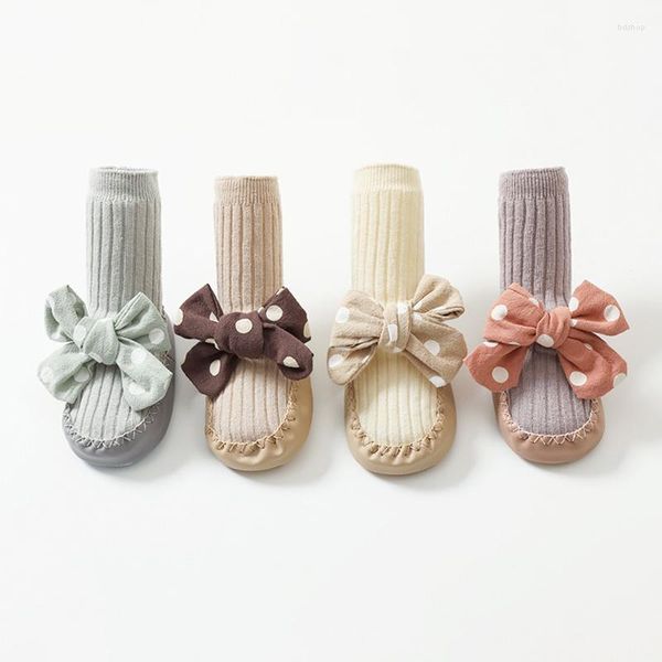 Нескользящие напольные носки с милым бантом для первых ходоков, весенне-осенние термобелье для телячьих домашних тапочек, чулки для малышей, одежда для маленьких девочек